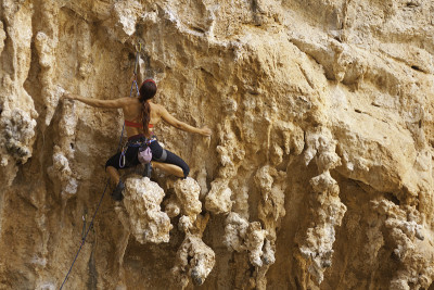 女人rockclimbing