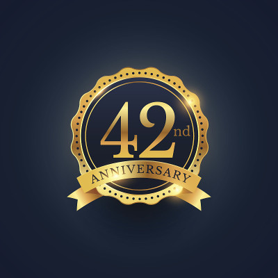四十二周年庆祝金徽章标签