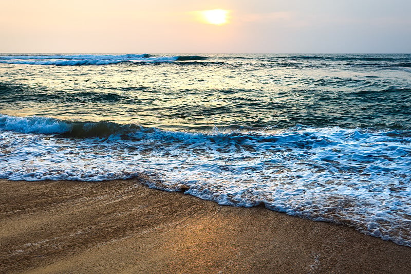 日落海滩风景。