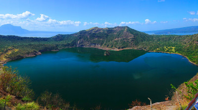 塔加泰市塔阿尔火山火山口湖，菲律宾。