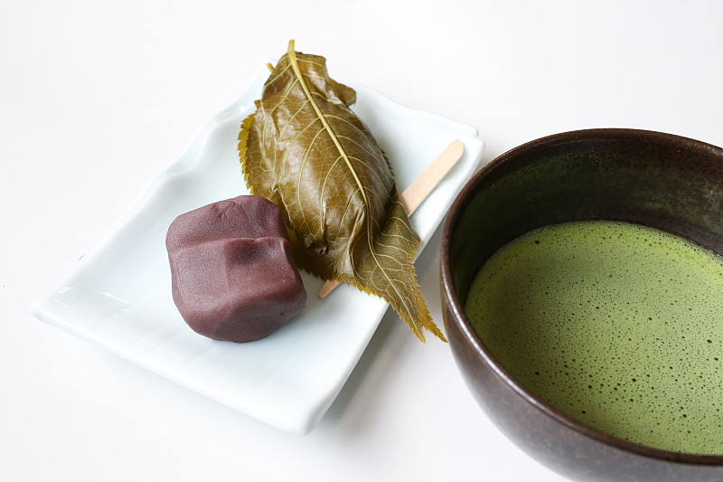 日本樱花麻糬甜点配新鲜热茶
