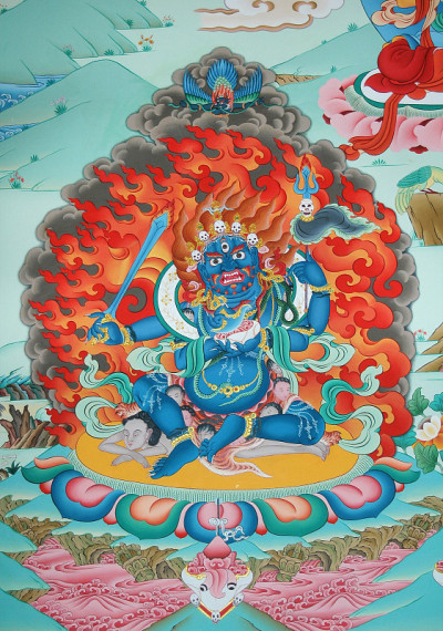 尼泊尔加德满都一座寺庙里的火红蓝色藏族神