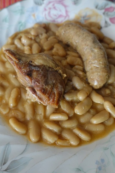 法式美食卡瑟勒豆焖鸭腿香肠
