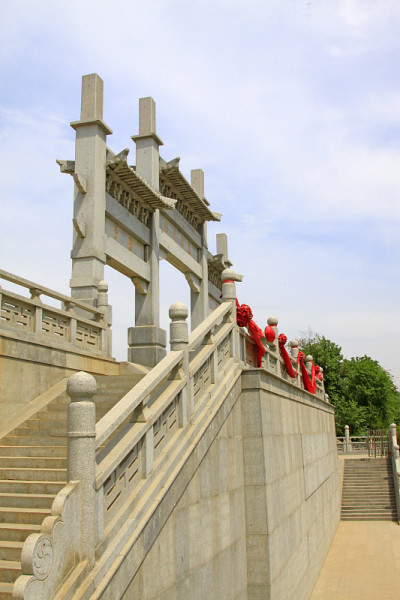 2014年5月10日，中国河北省唐山市兴国寺石拱