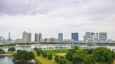 台场湾与台场公园，购物中心和酒店。