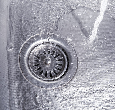 厨房水槽与水滴