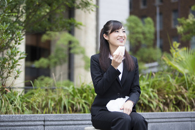 女人吃午饭