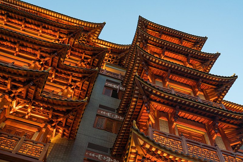 广州的传统古建筑是一座建于南汉时期的大型佛教寺院