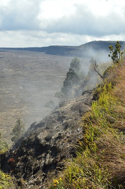 活火山冒烟。
