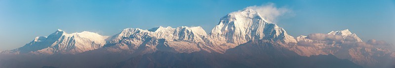 道拉吉里山的早晨全景