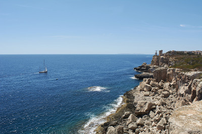 Cala Figuera -美丽的海岸线和古老的灯塔在Cala Figuera，马略卡，西班牙