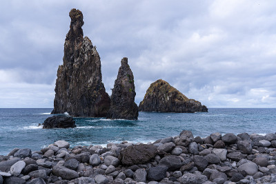马德拉岛Ribeira da Janela的岩层