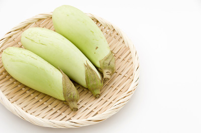绿茄子竹筛白底