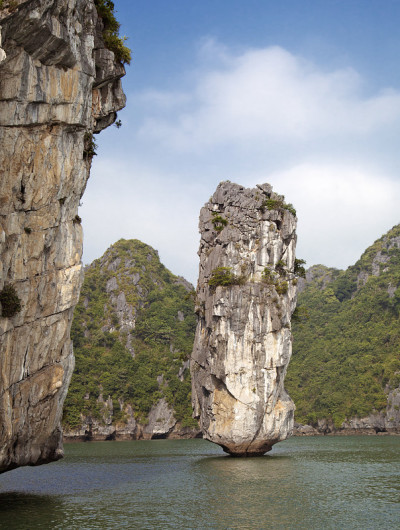 下龙湾石柱