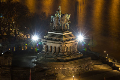 deutsches eck 科布伦茨德国在晚上