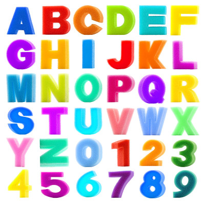 收集白色背景上的海绵字母和数字
