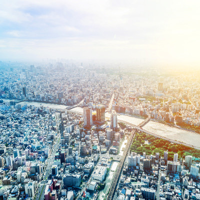 城市城市天际线鸟瞰图在近藤区，日本