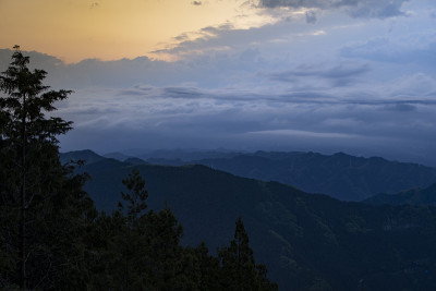 海云从山顶