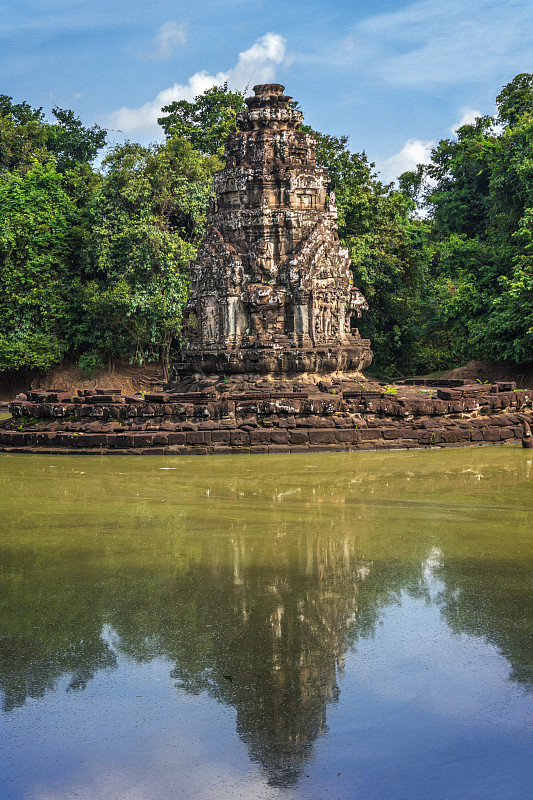 Neak Pean(“缠绕的蛇”)是一座人工岛，位于吴哥窟的柏汗巴雷(Preah Khan Bara