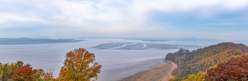 从韩国奥都山统一观测站观察朝鲜