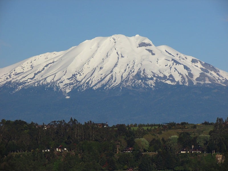 智利瓦拉斯港的Calbuco火山