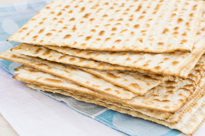 逾越节庆典用的Matzot木桌