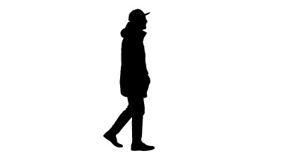剪影帅气时尚的男士穿着一件冬季时尚的外套走着