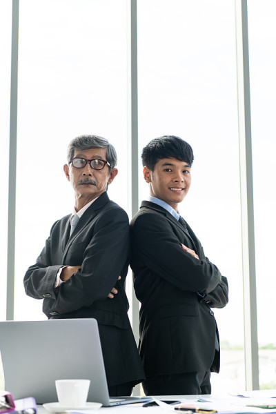 资深商人对新属下很满意