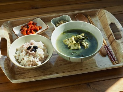 韩国菜辣椒素牡蛎豆腐汤