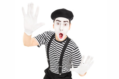 男演员用手模仿