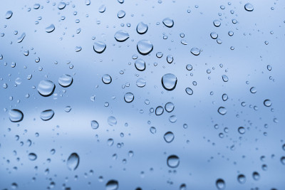 水滴碎玻璃