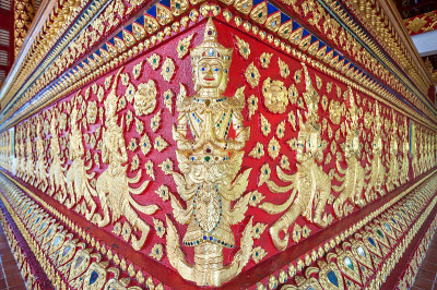 华丽的祭坛在Wat Suan Dok，清迈，泰国