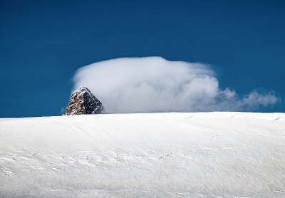 冰雪覆盖的山峰在瑞士阿尔卑斯马特洪峰冰川天堂
