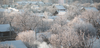 树在霜冻，四季如春，村在雪，镇在冬，一览无余
