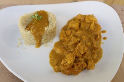 咖喱鸡配米饭