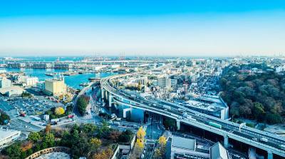 城市天际线鸟瞰图横滨，日本