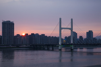 H桥的夕阳