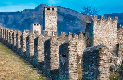 城堡(又名，乌里和圣迈克尔的城堡)，贝林佐纳，南部的首都城市Switzerlandâs提契诺坎顿