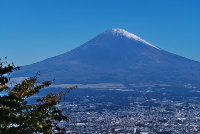 哥坦巴市和富士山