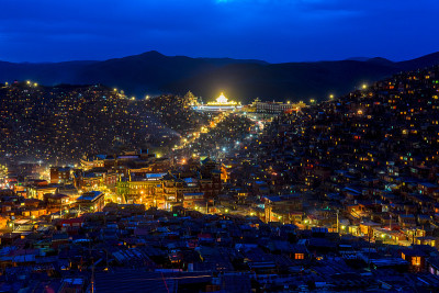 Larung gar(佛教学院)在中国四川