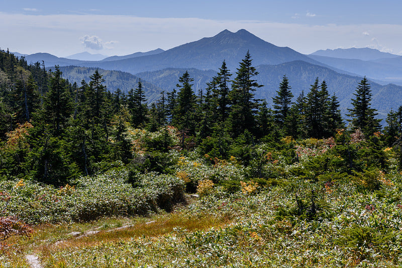 Hiuchigatake山和Aizukomagatake山的山路