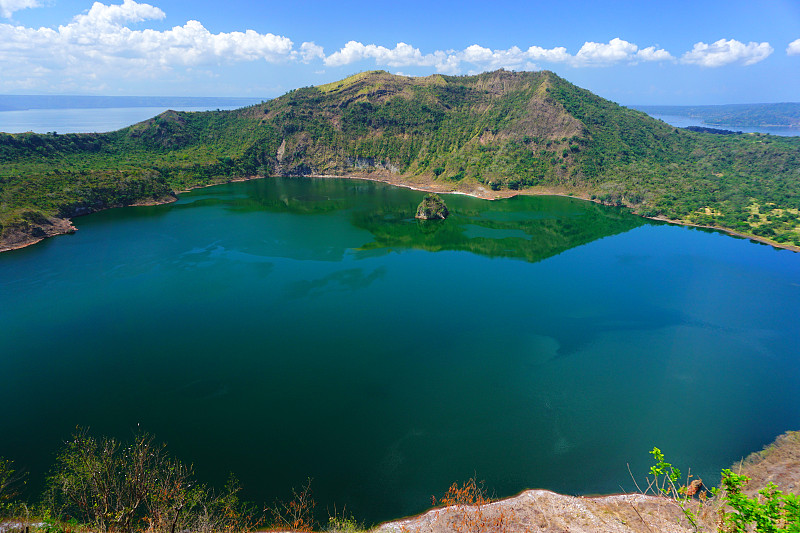 塔加泰市塔阿尔火山火山口湖，菲律宾。