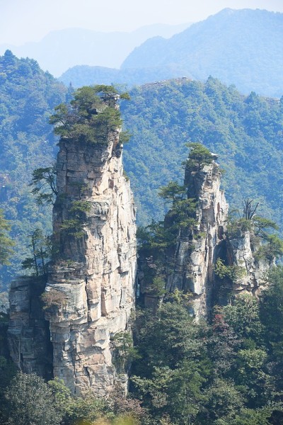 中国张家界国家公园的悬崖山
