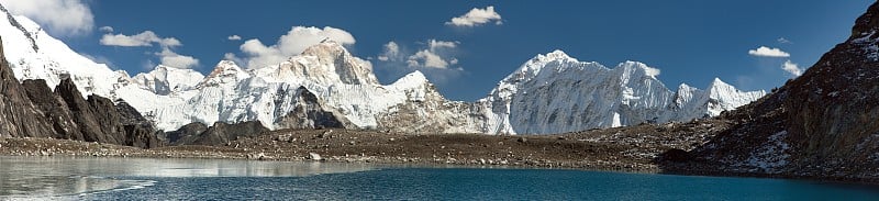 马卡鲁山和尼泊尔喜马拉雅山湖