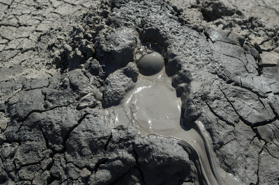 阿塞拜疆戈布斯坦的泥火山