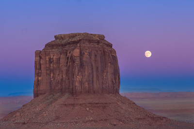 纪念碑谷地区的科罗拉多高原与巨大的砂岩在Arizonaâ犹他州边界上，在一个纳瓦霍民族保留地。美