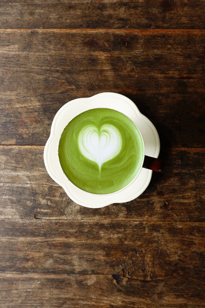 一杯绿茶抹茶拿铁