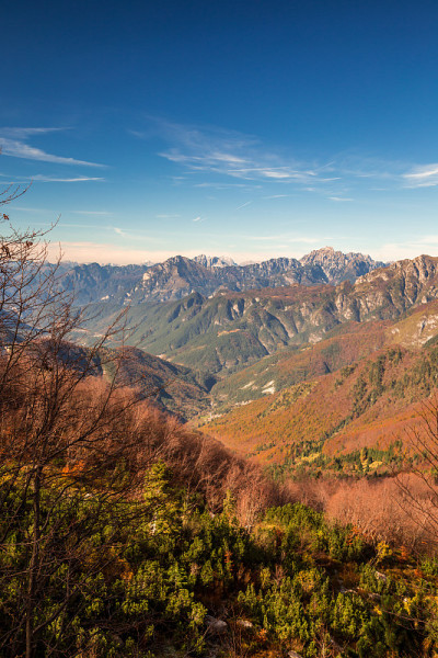 秋天的早晨在阿尔卑斯山