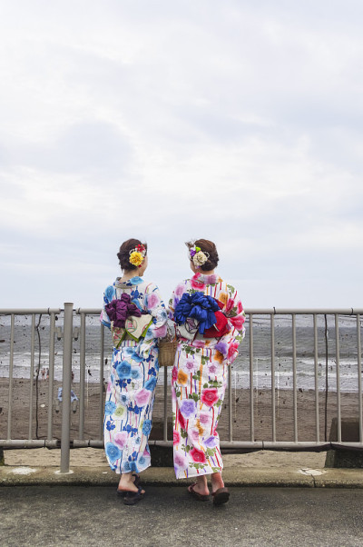 妇女在夏季和服