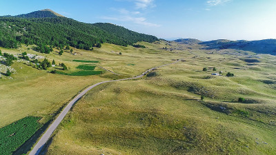 黑山Durmitor的石灰岩喀斯特景观